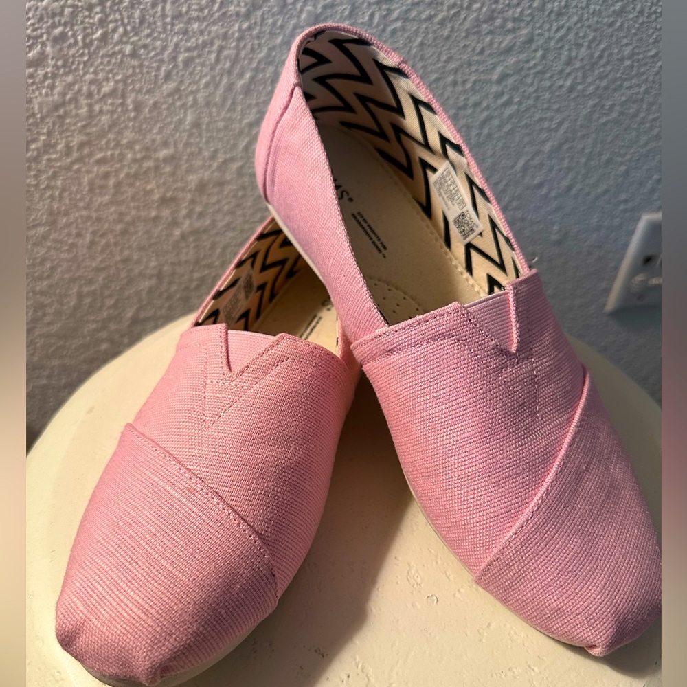 Toms Pink Canvas Flats with Elastic V Insert